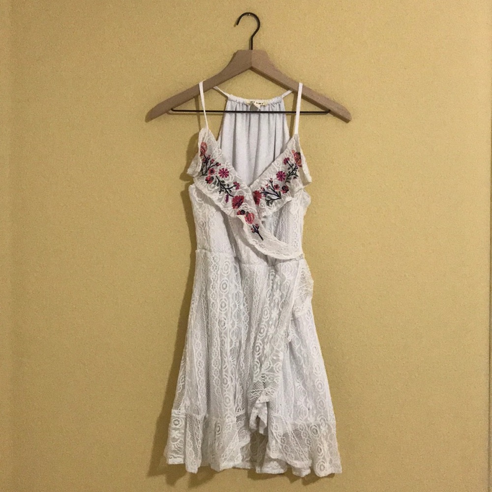 Boutique dress size small white floral details